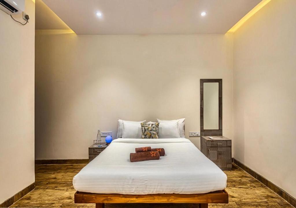 Shore House 6BR Alibaug Pureveg - Tap to explore photos