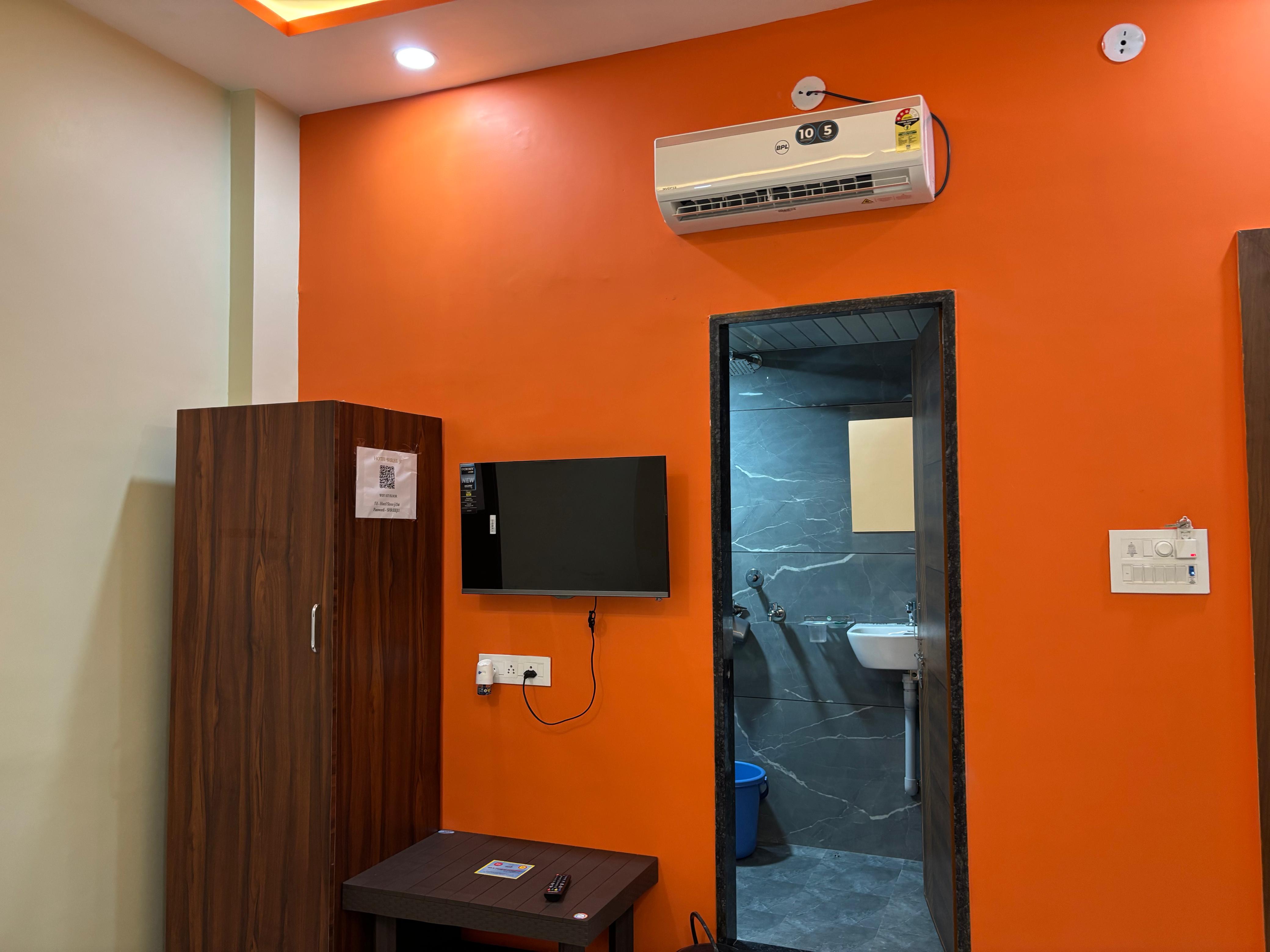 Hotel Shree Ji - Tap to explore photos