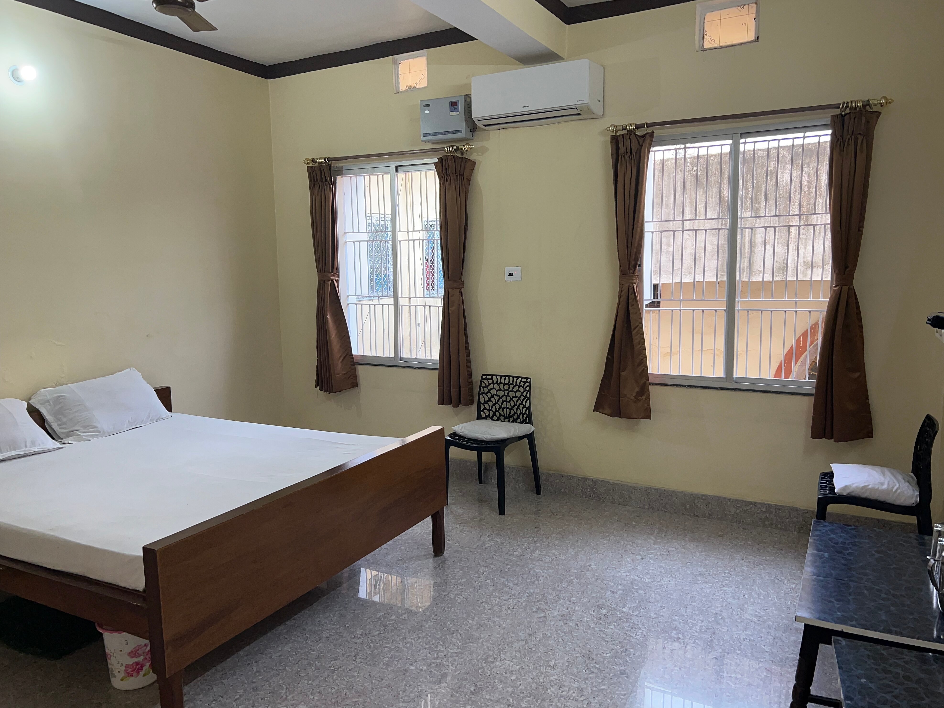 Bidyapati Rest House - Tap to explore photos