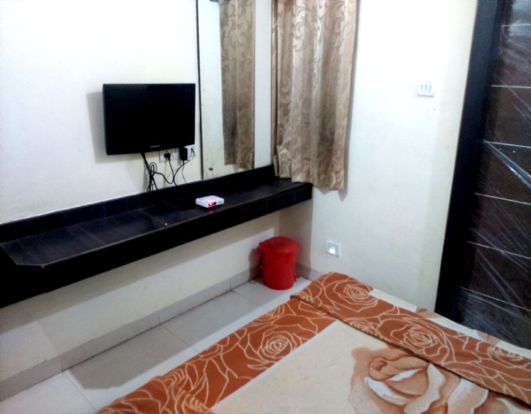 Hotel Sai Vishwa Tara - Tap to explore photos