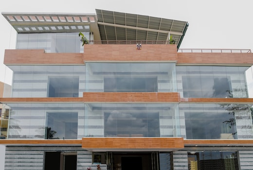 Townhouse J K Golden Embassy