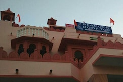 Peacock Hotel & Rooftop Restaurant, Garoth