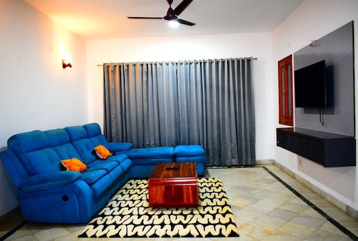 Entire 3BHK Duplex Villa Golf Course Road