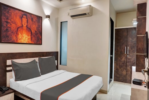 Collection O Royce Studios Near Pune Airport