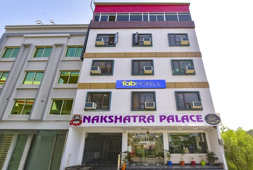 FabHotel Nakshatra Palace (1km from Neelkanth Dhaam)