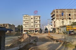 Hotel Glorious Inn ( 8 minutes walk from khatu shyamji Temple), Khatu