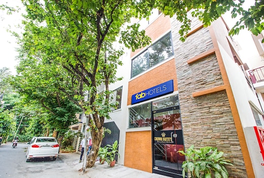 FabHotel Crown Suites - Nr. Sony Signals
