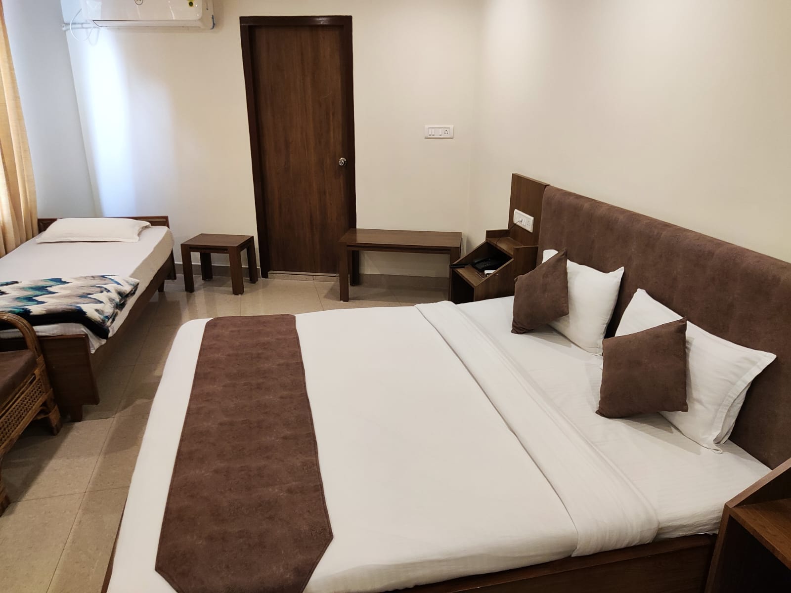 Swagatam Inn | 5Min Walk From Guwahati Railway Station - Tap to explore photos