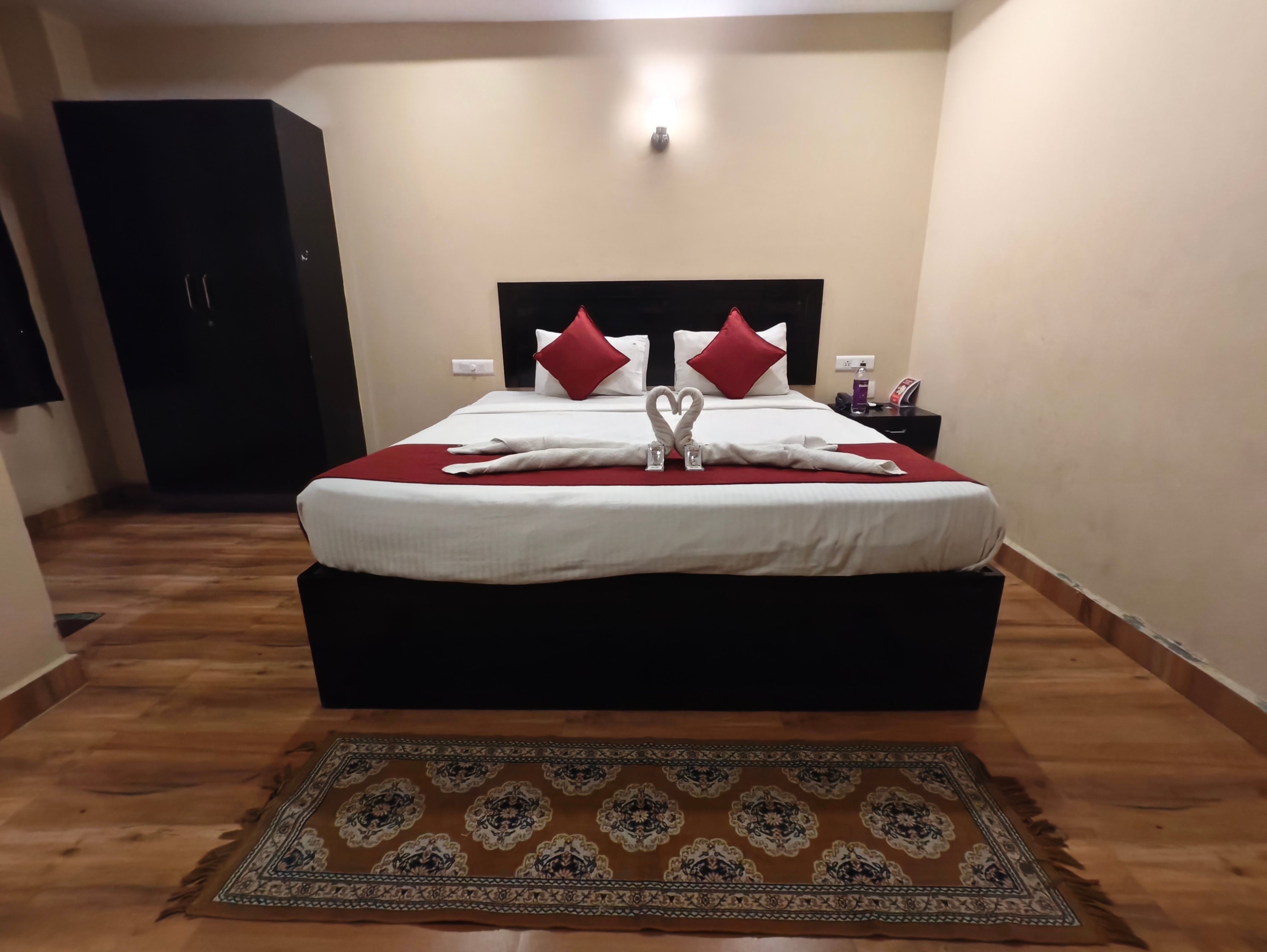 Hotel Raajas Grand - Tap to explore photos