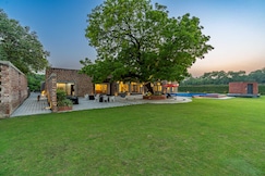 StayVista at The Brick house w/ Outdoor Pool, Delhi