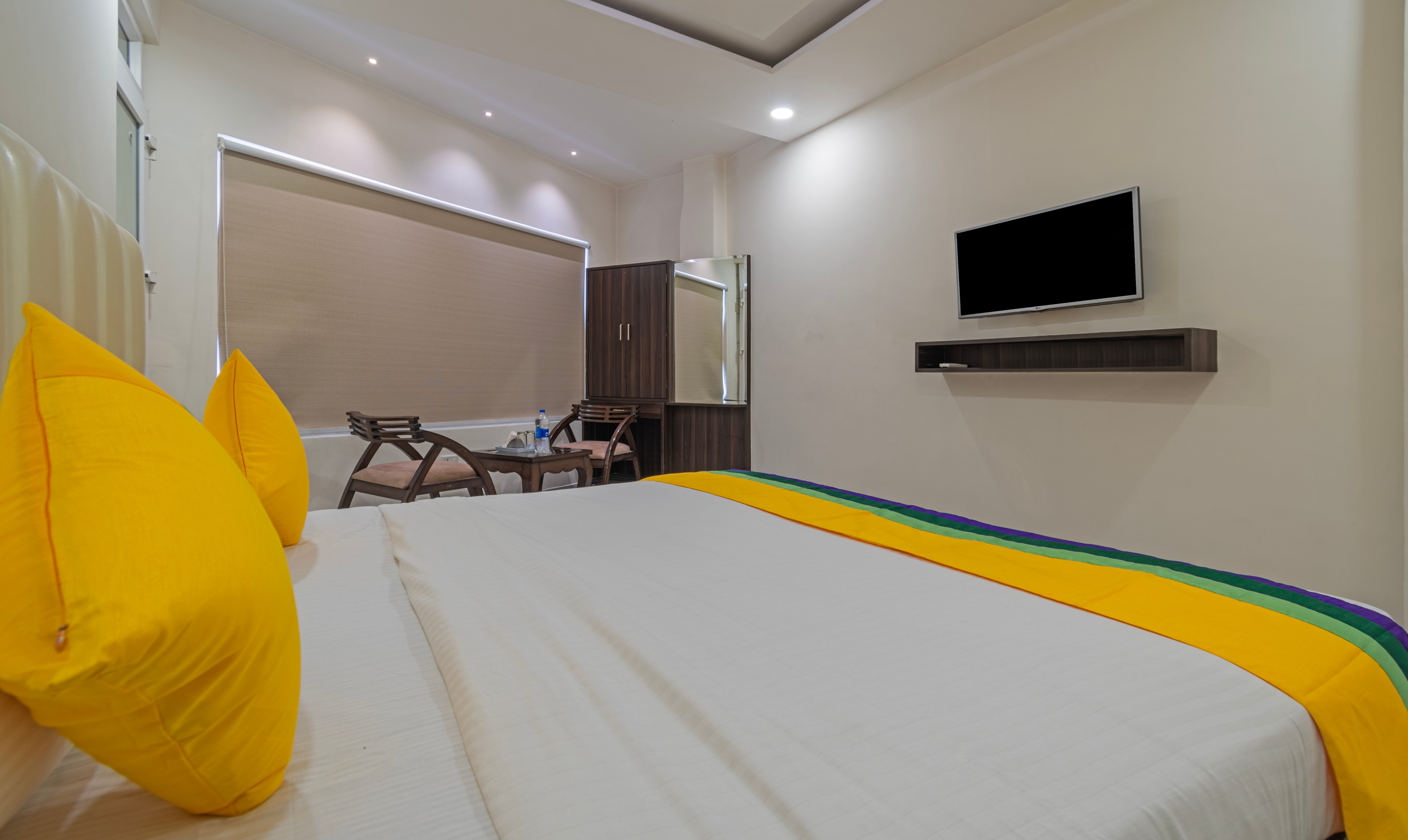 Itsy Hotels P Grand - Tap to explore photos