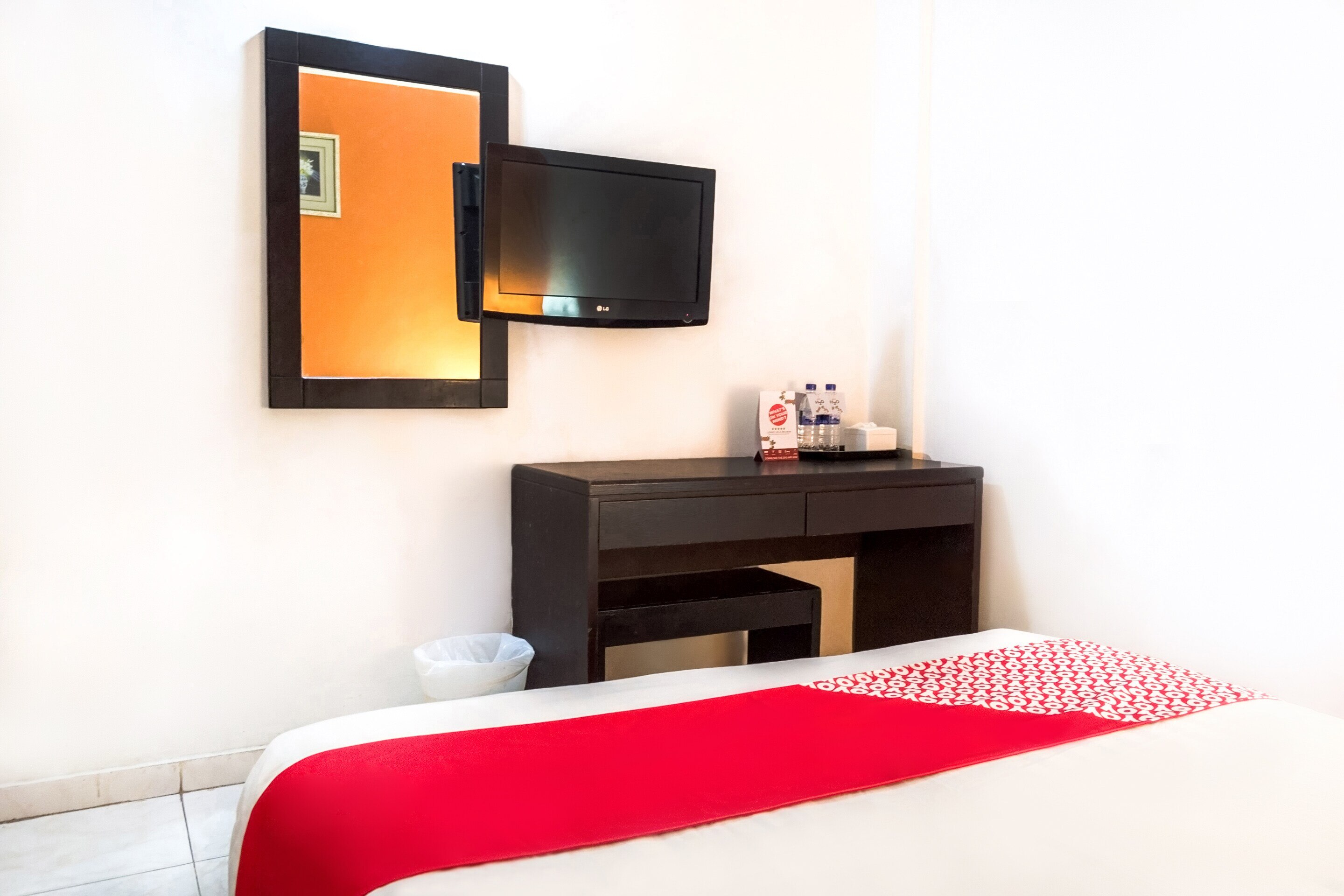 Capital O 664 Romance Hotel - Tap to explore photos