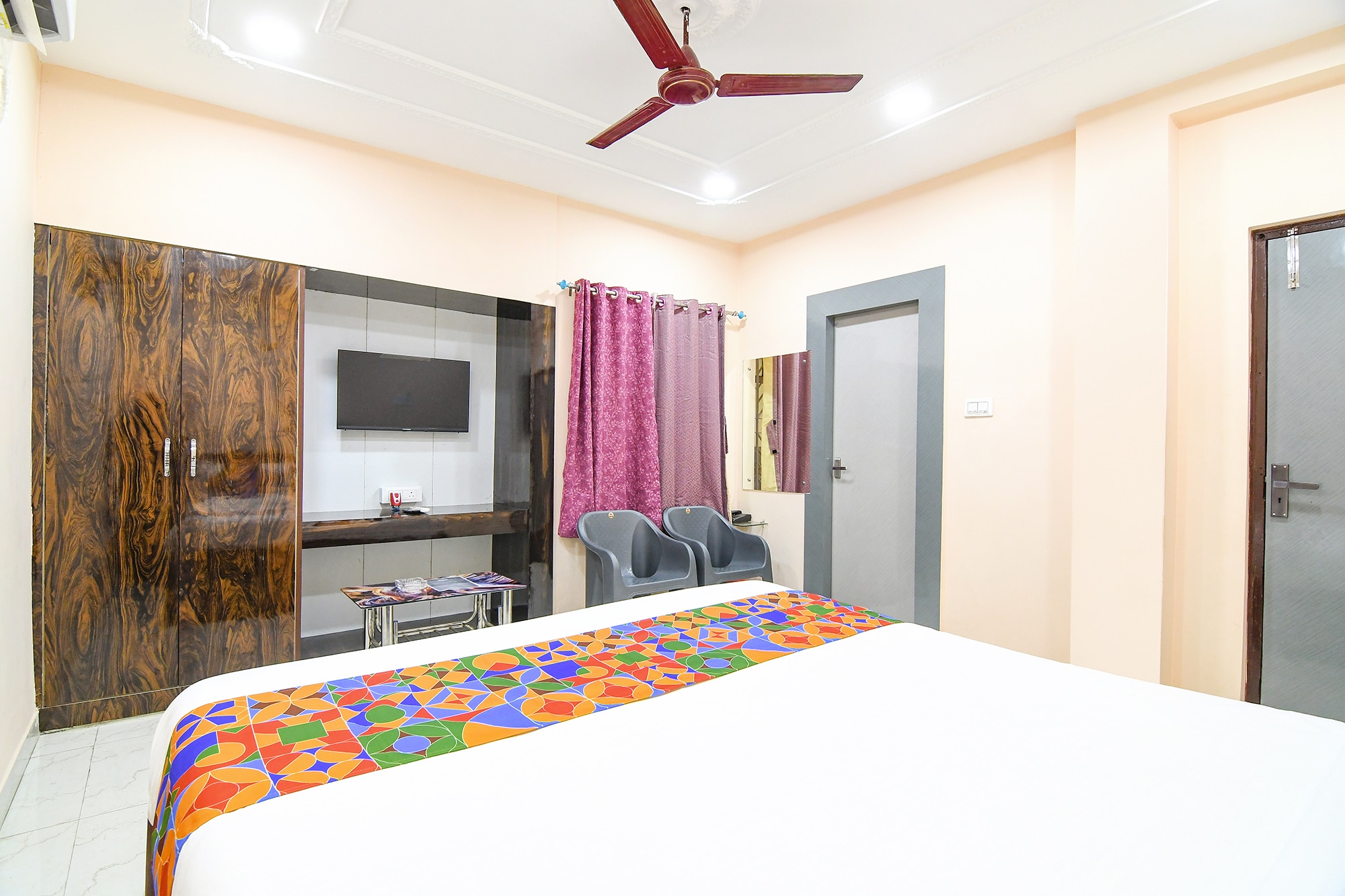 FabHotel Olive Inn I - 260m from Saltlake Sector V Metro Station - Tap to explore photos