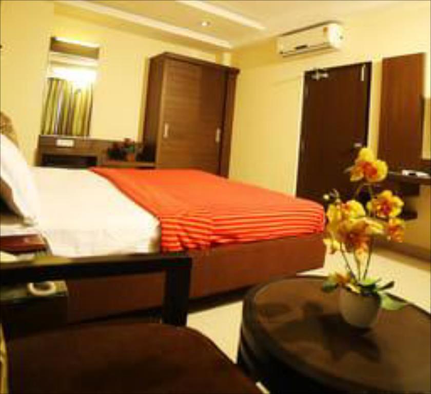 Hotel Raj Vihar - Tap to explore photos
