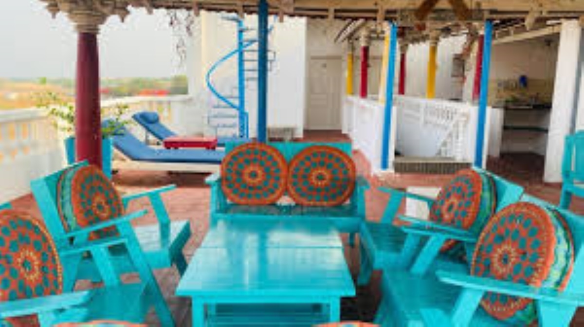 Holi-wood Guest House - Tap to explore photos