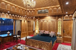 Harmukh Houseboat by Stay Pattern, Srinagar
