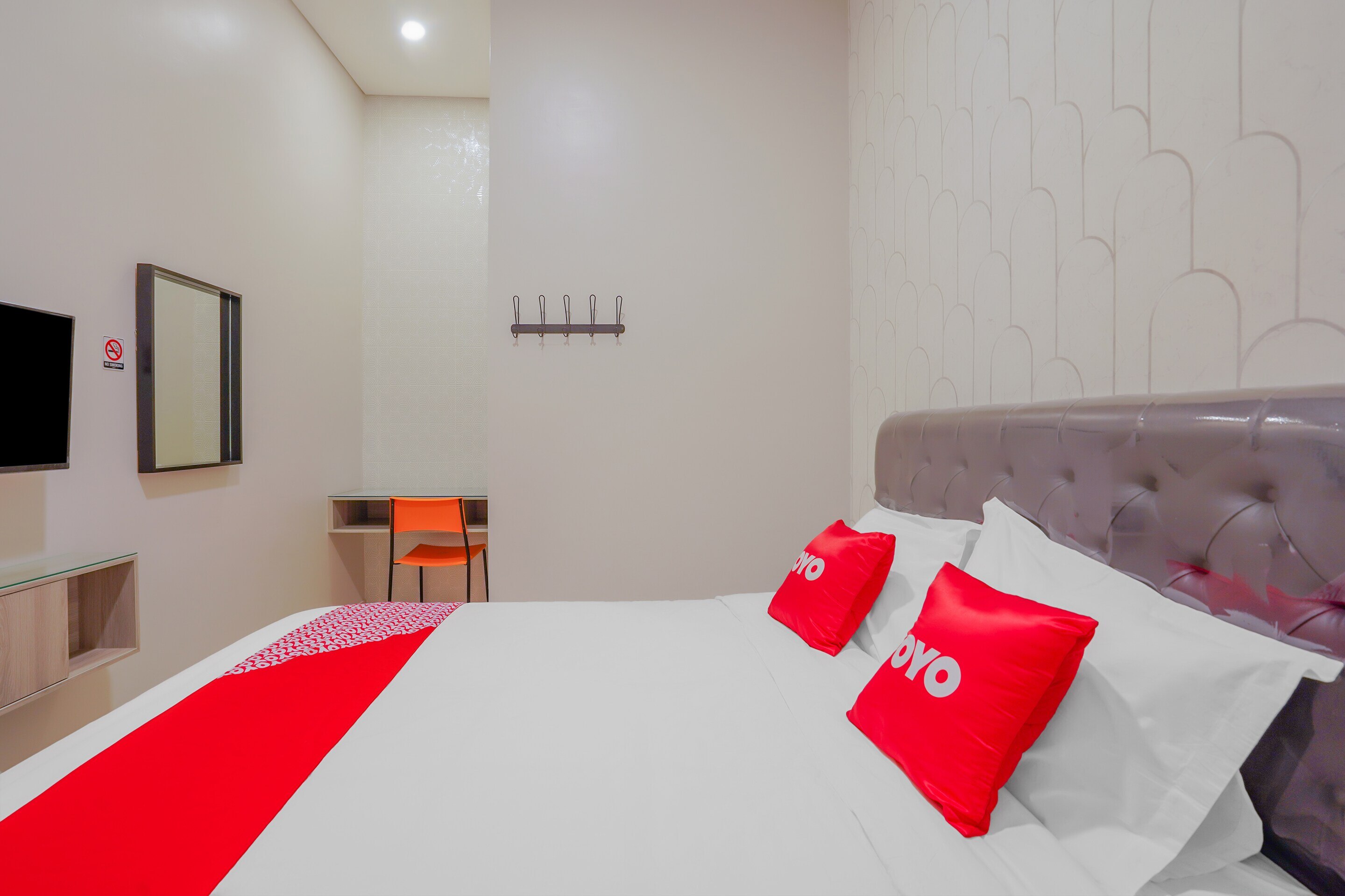 Super OYO Capital O 90336 Olive Guest House - Tap to explore photos