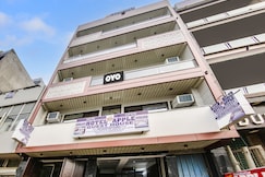 Hotel O Apple Guest House, Delhi