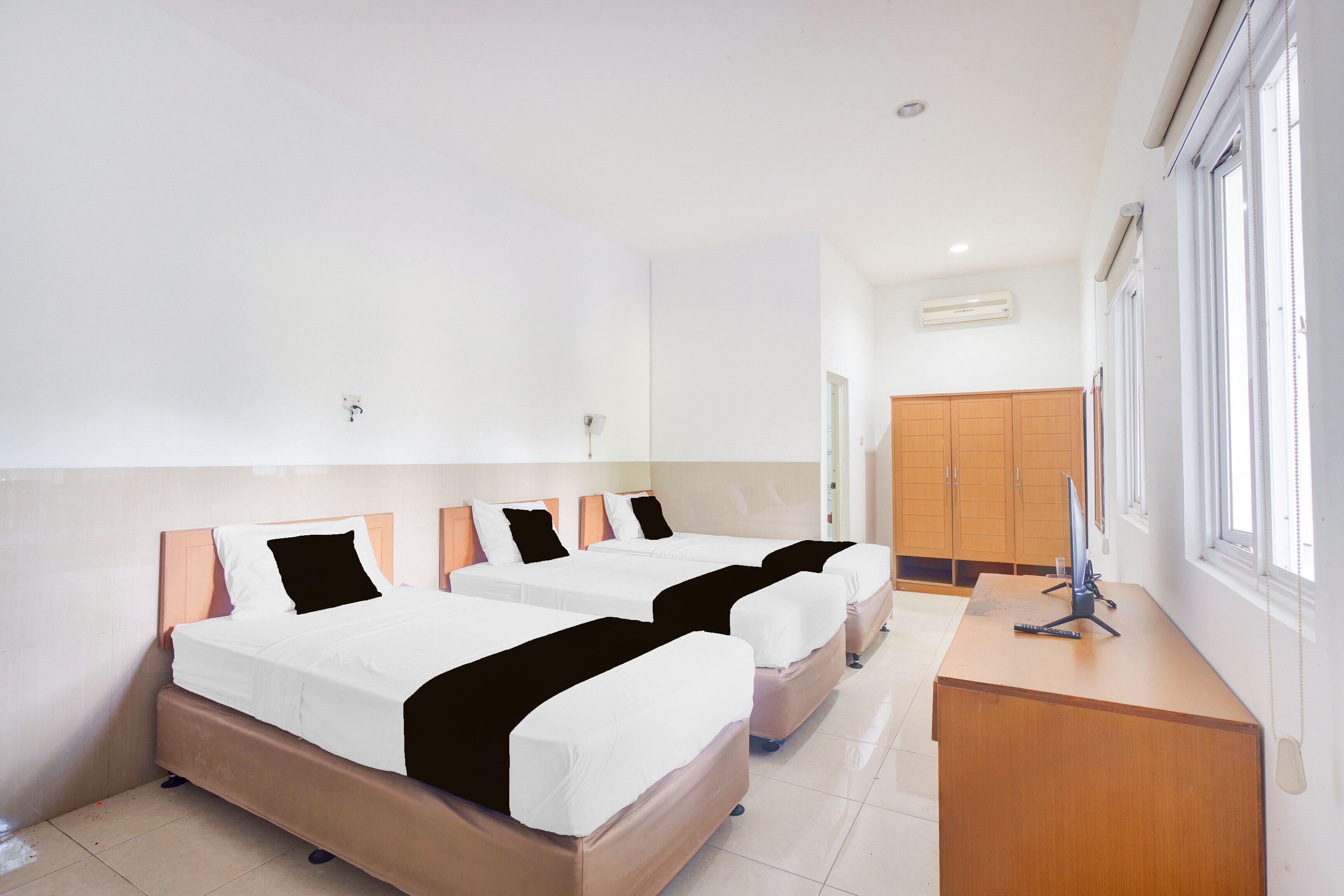 Hotel O Bogor near Taman Safari formerly Hotel Rudian 2 - Tap to explore photos
