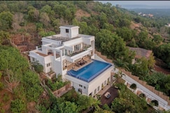 Six By The Sea 6bed Sea view villa 2 mins to beach, Goa