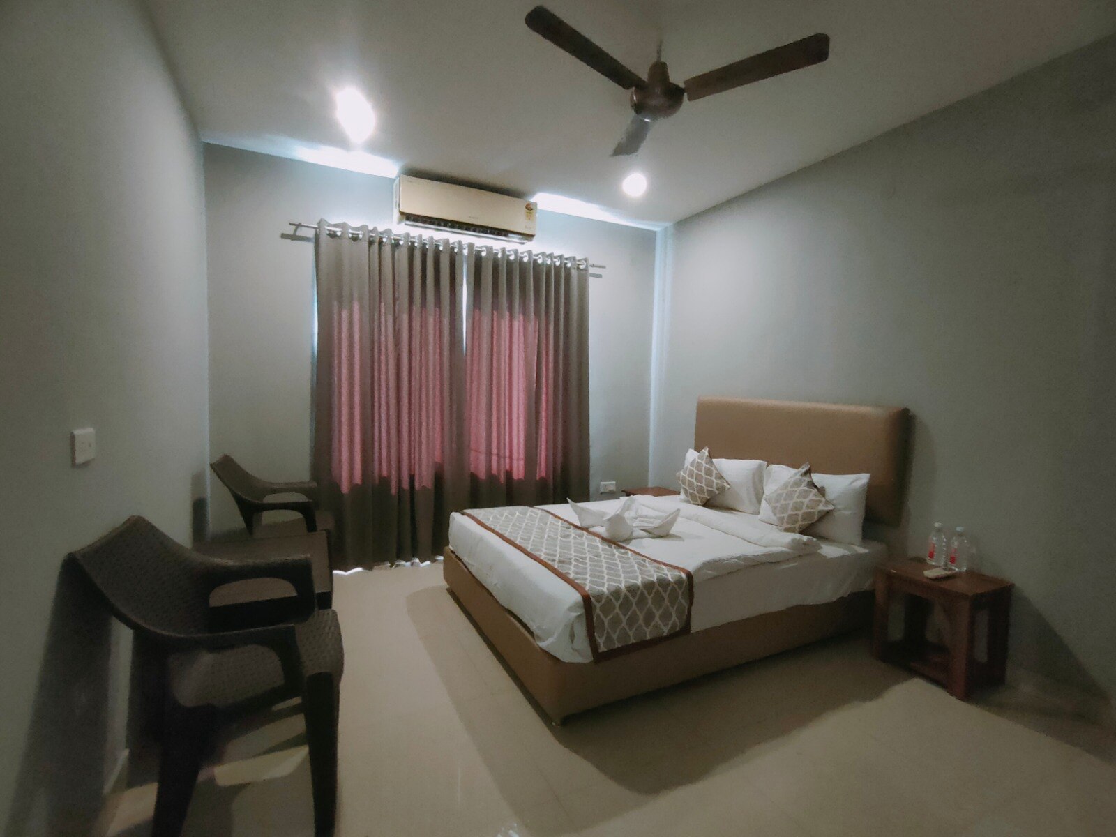 Lotus Premium Homestay - Tap to explore photos
