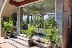 Chola Lakeview Stay Inn | Rooms & Caretaker, Chikmagalur