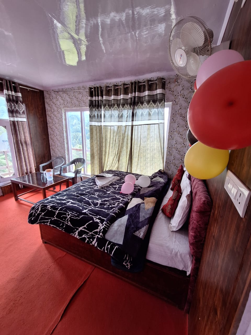 Hotel Himalaya - Tap to explore photos