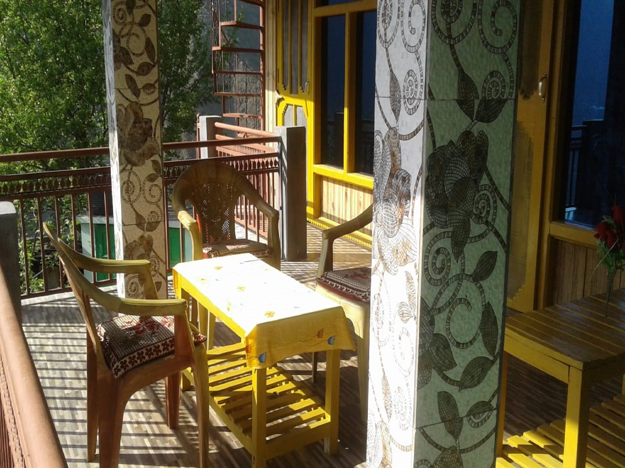 Tirthan Valley Luxmi Homestay - Tap to explore photos