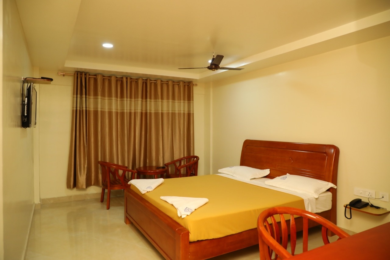 HOTEL SRI VALLI PARK - Tap to explore photos