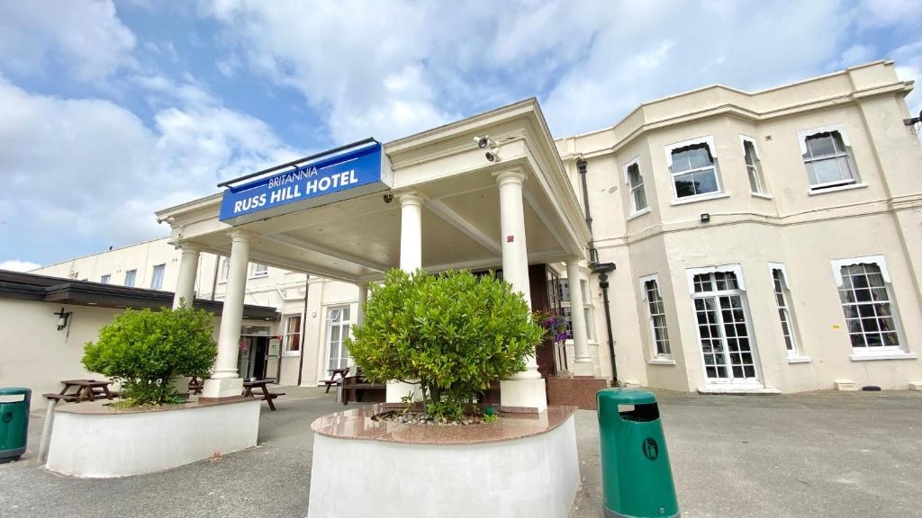 Russ Hill Hotel Gatwick - Tap to explore photos