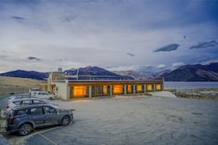 The Thangjing Pangong, Pangong
