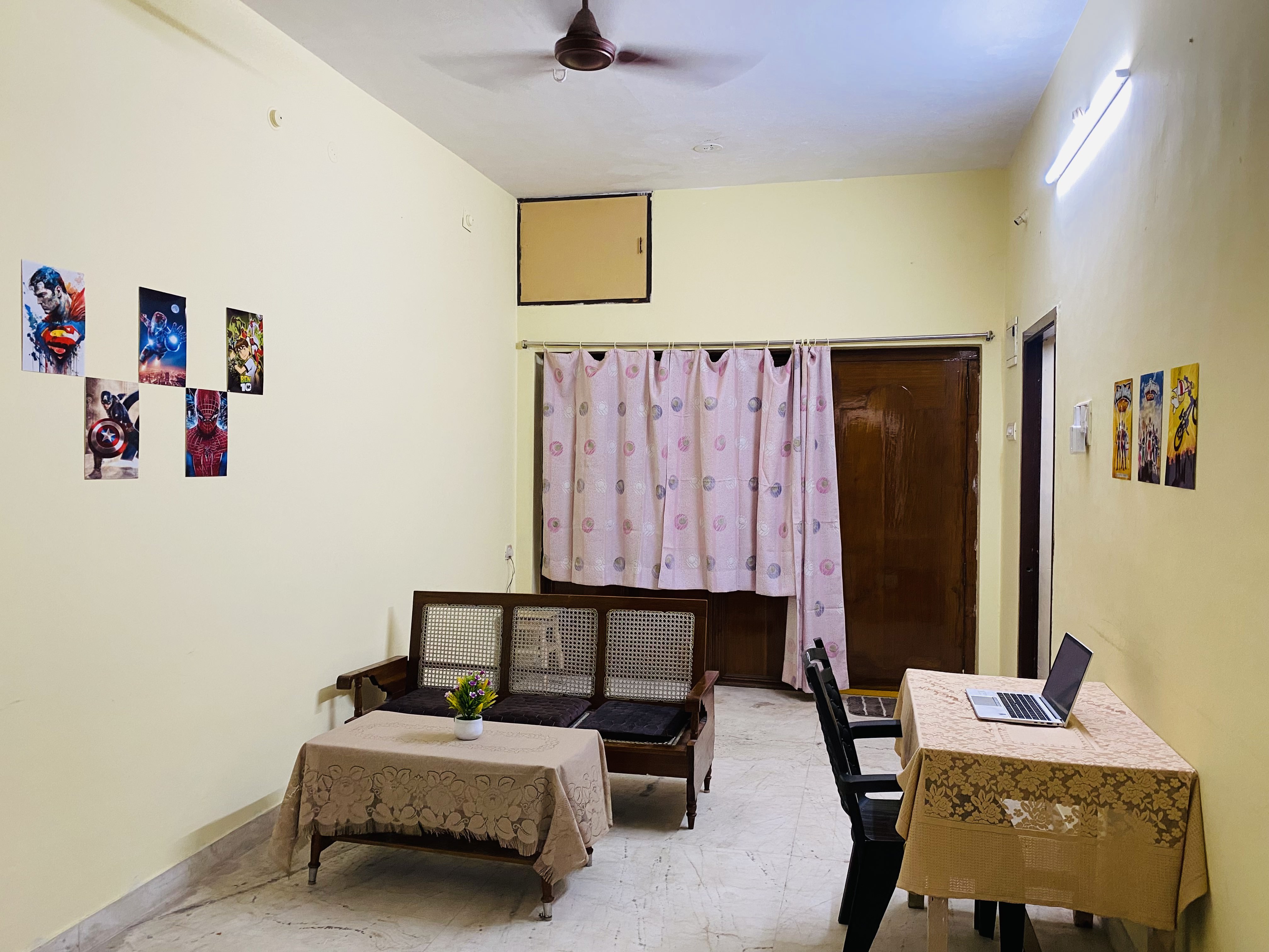 Retro Home Stay - Tap to explore photos