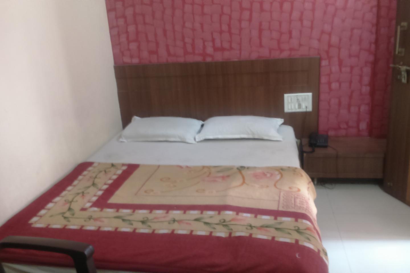 Hotel Sai Arihant Palace - Tap to explore photos