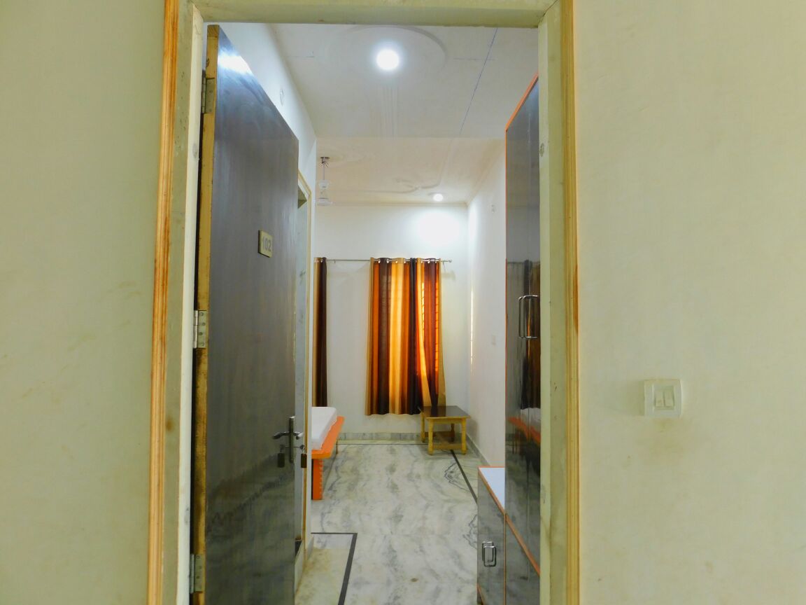 Hotel Swati Palace - Tap to explore photos
