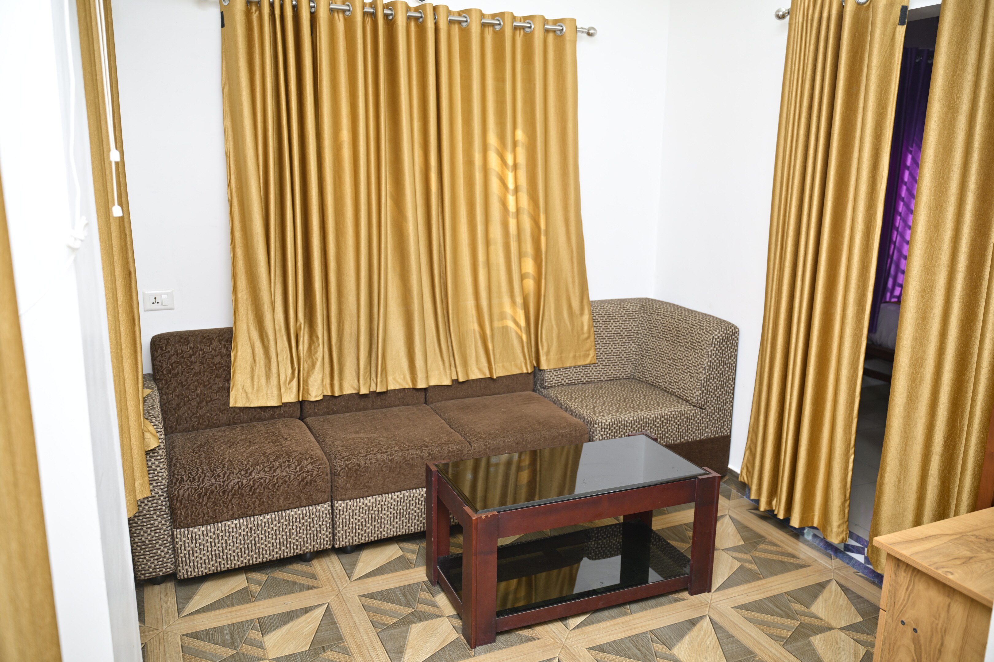 Nirupama Hotel Aluva 700 Mtr From Aluva Railway st - Tap to explore photos