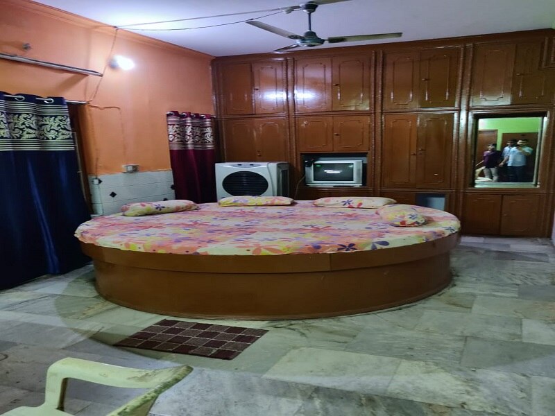 Hotel Radha Swami - Tap to explore photos