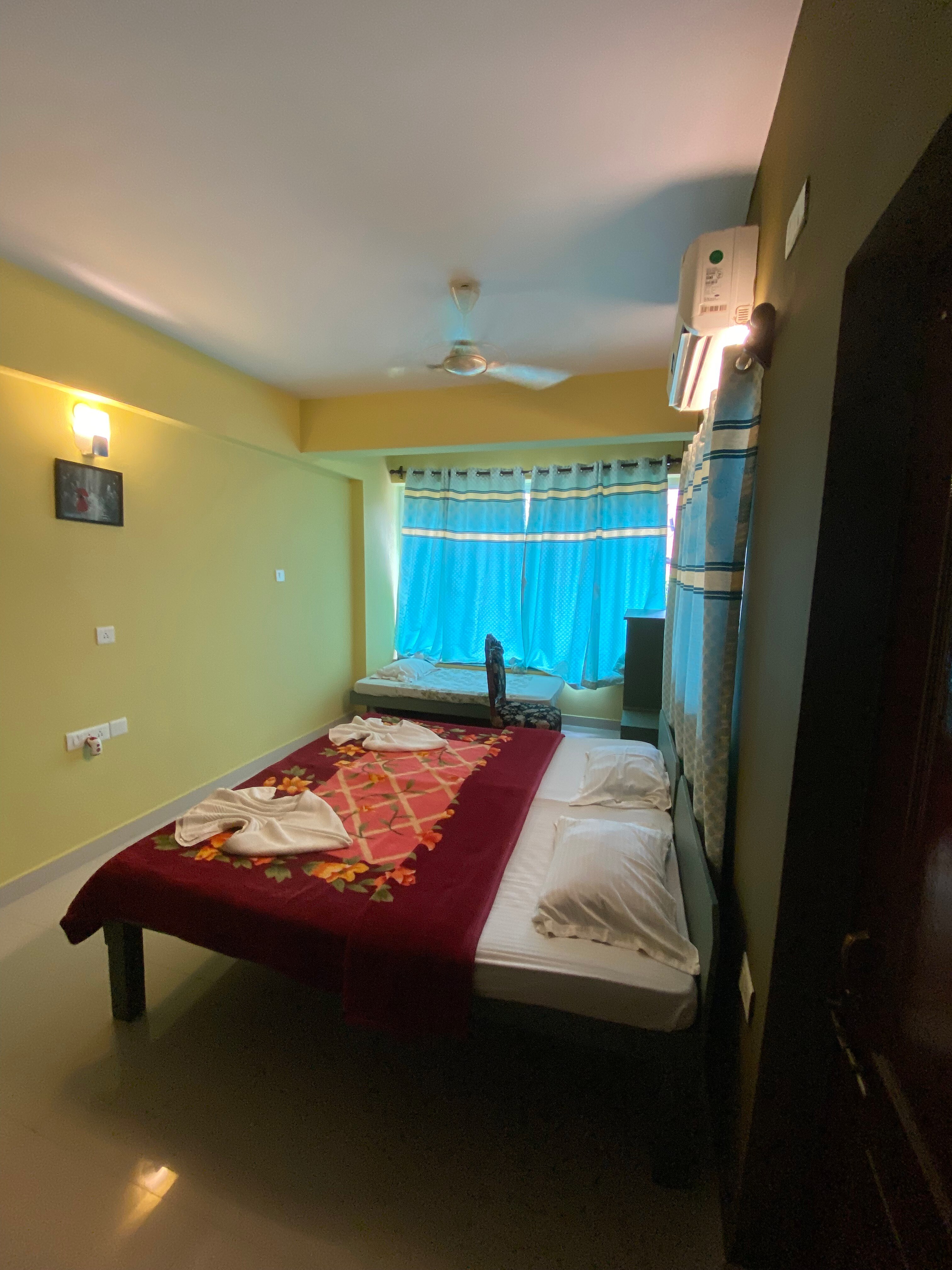 Jyots homestays Antique suite - Tap to explore photos