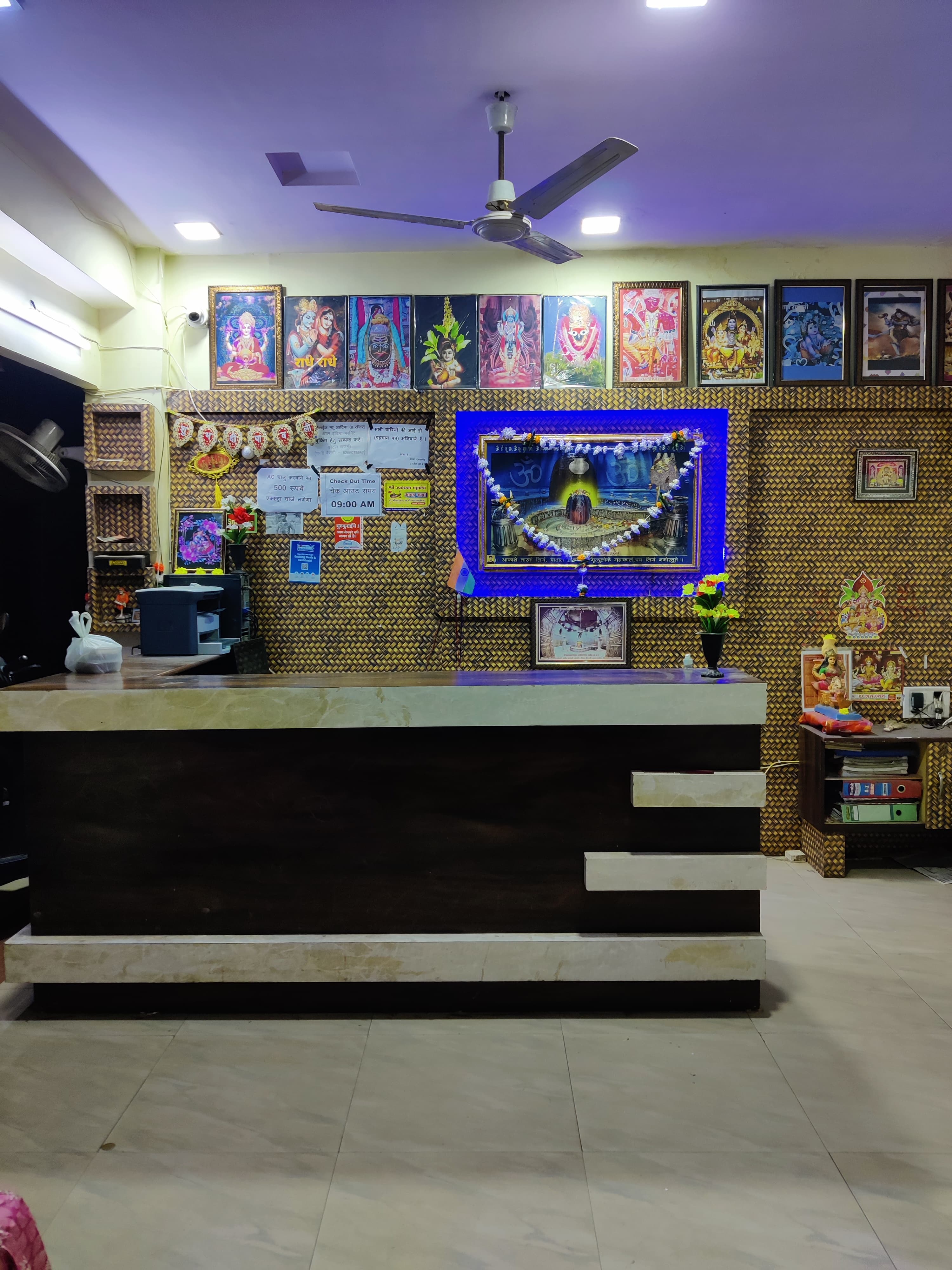 Raj Shri Hotel - Tap to explore photos