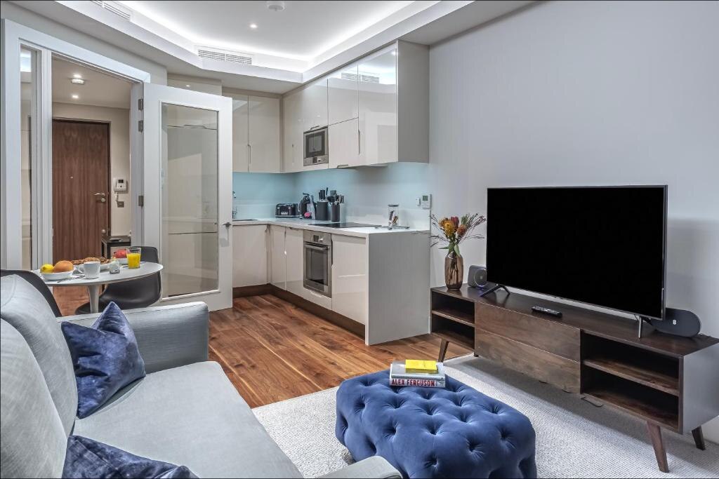 Grays Inn by Q Apartments - Tap to explore photos