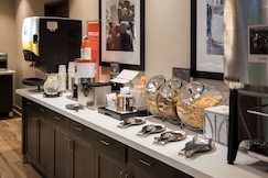 Hampton Inn & Suites by Hilton Seattle/Redmond, Seattle