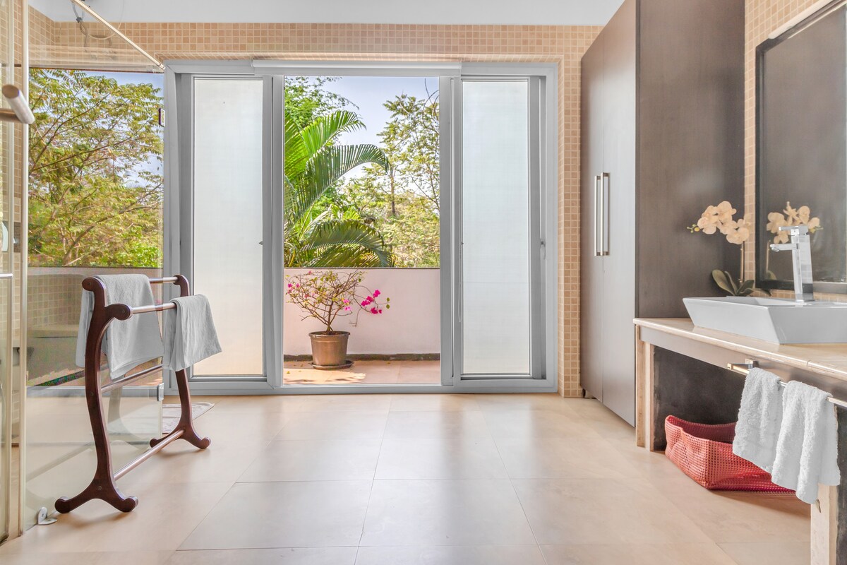 Divinia 4BHK Villa By Spectacular Spaces | Candolim - Tap to explore photos