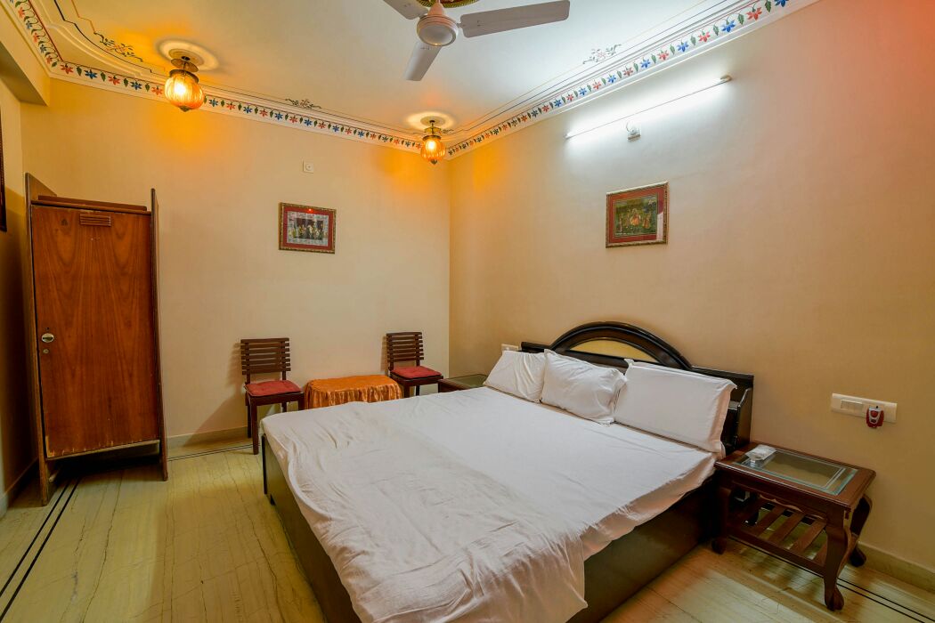 Venus Heritage Homestay| 200 year old Haveli with Terrace Sitout  - Tap to explore photos