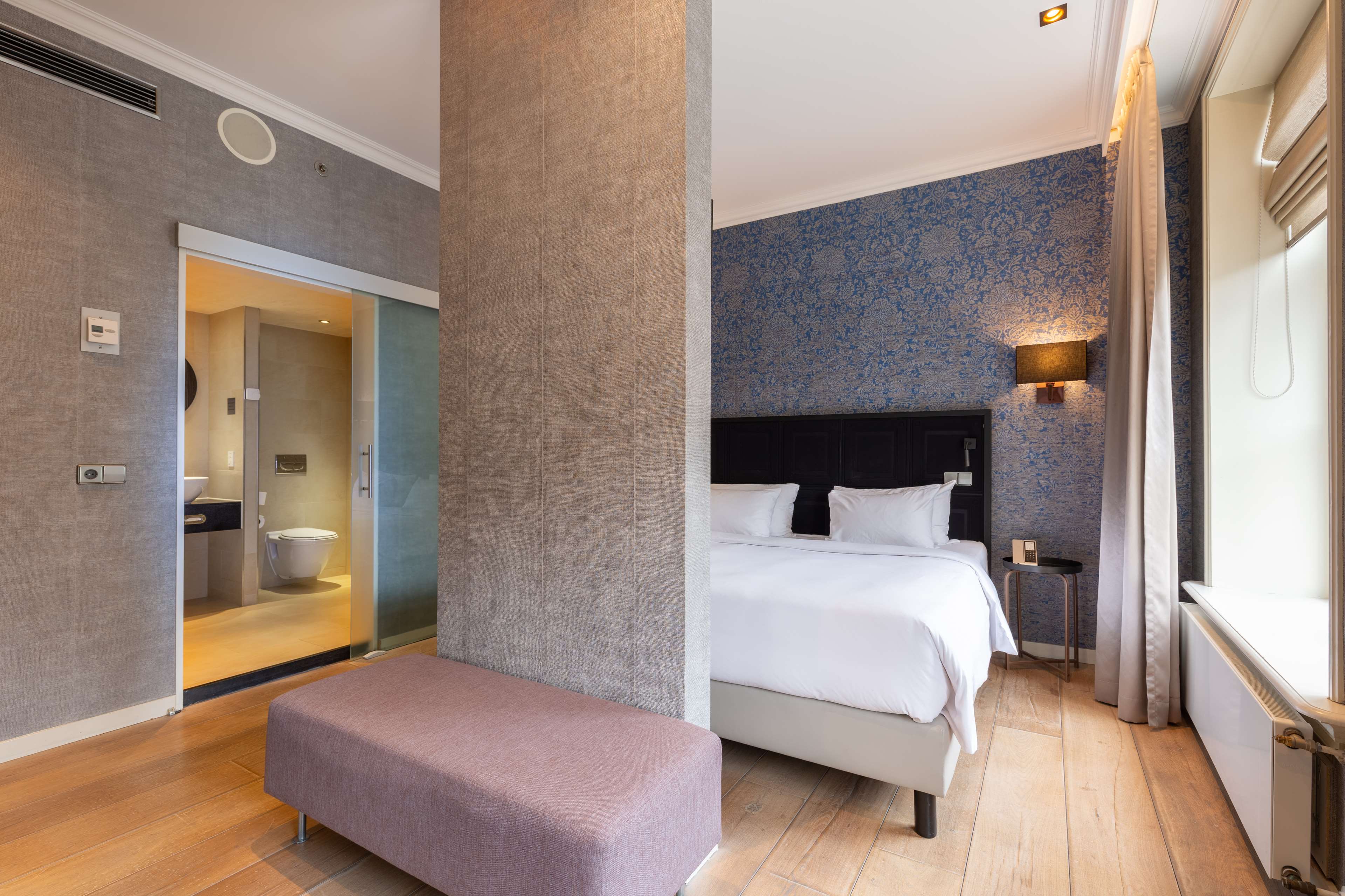 Radisson Blu Hotel Amsterdam - Tap to explore photos