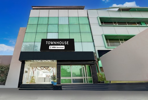 Super Townhouse by OYO Mohali Bus Terminal Formerly Hotel HM Crystal