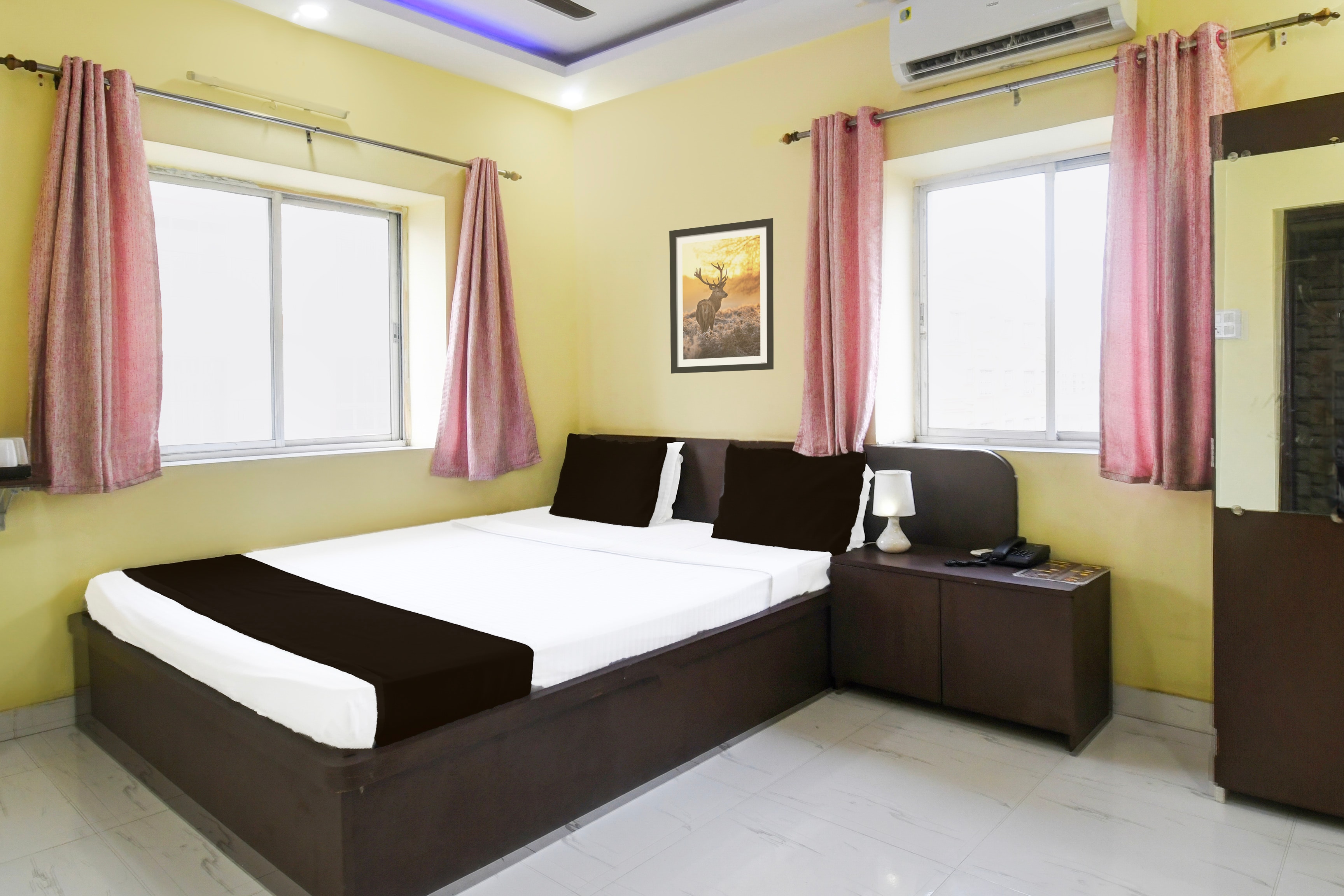 Hotel O New Town Near Kolkata Airport - Tap to explore photos