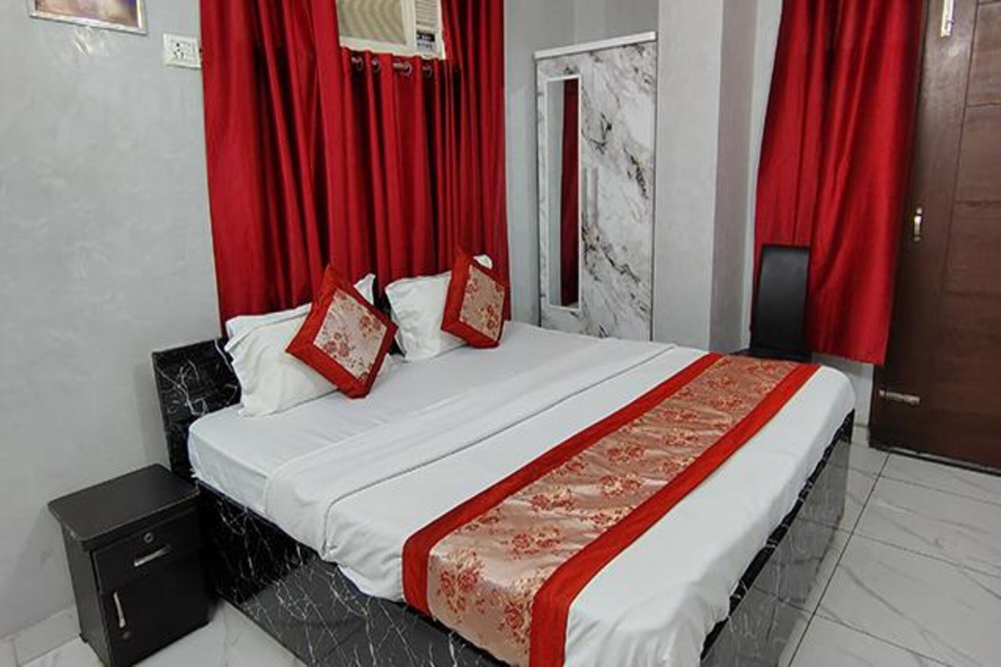 FabHotel Buland Plaza - Apollo Hospital - Tap to explore photos