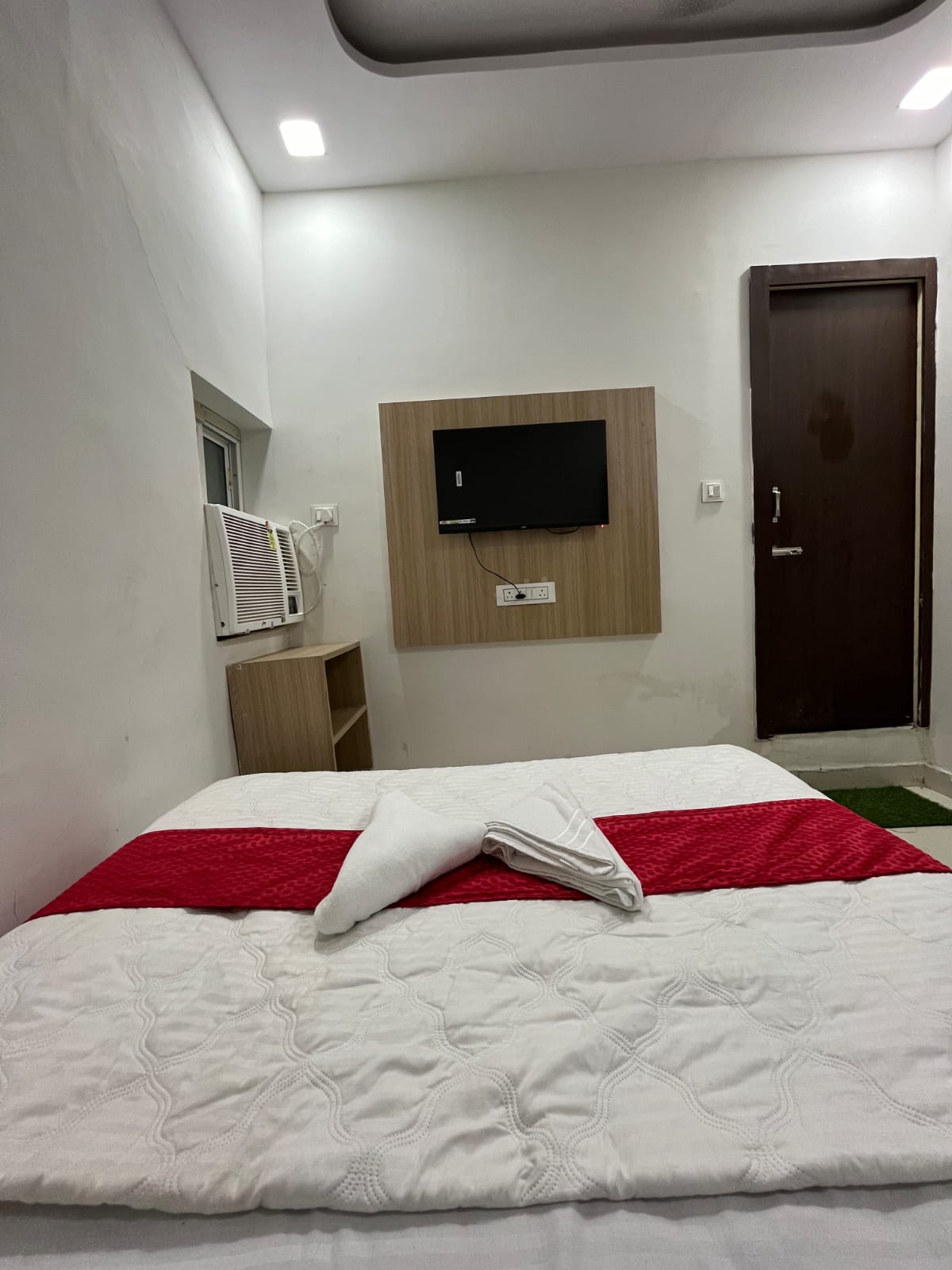 Hotel Ghoonghat - Tap to explore photos