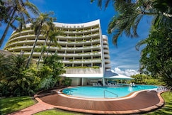 Hilton Cairns, Cairns