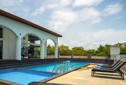 Sora 1BHK Apartment with Common Pool By Kiwistays