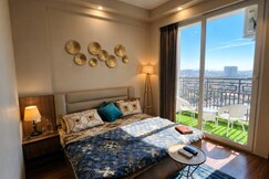 The Jolly Stays Premium studio Omaxe ITC, Greater Noida